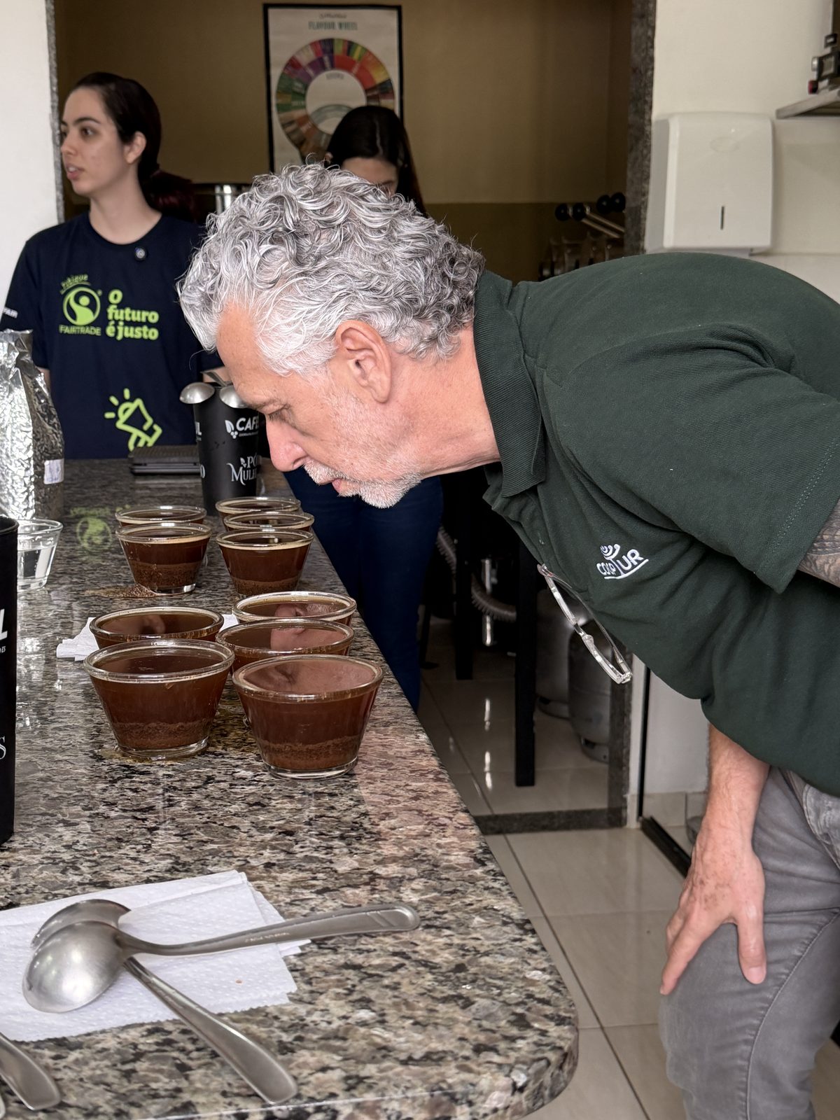 Prova de cafés durante a imersão da Cooptur no Espírito Santo