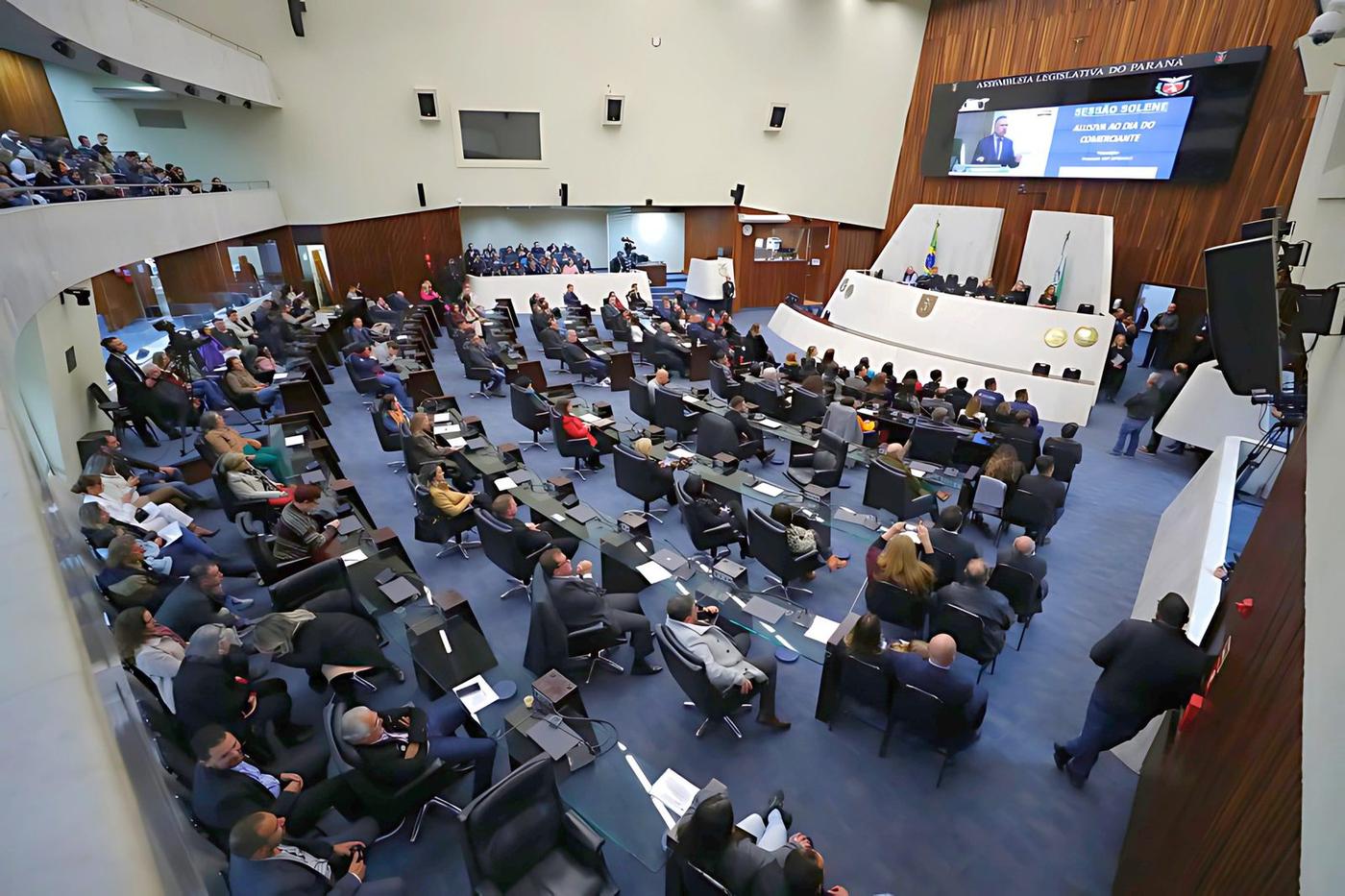 Sessão na Assembleia Legislativa do Paraná